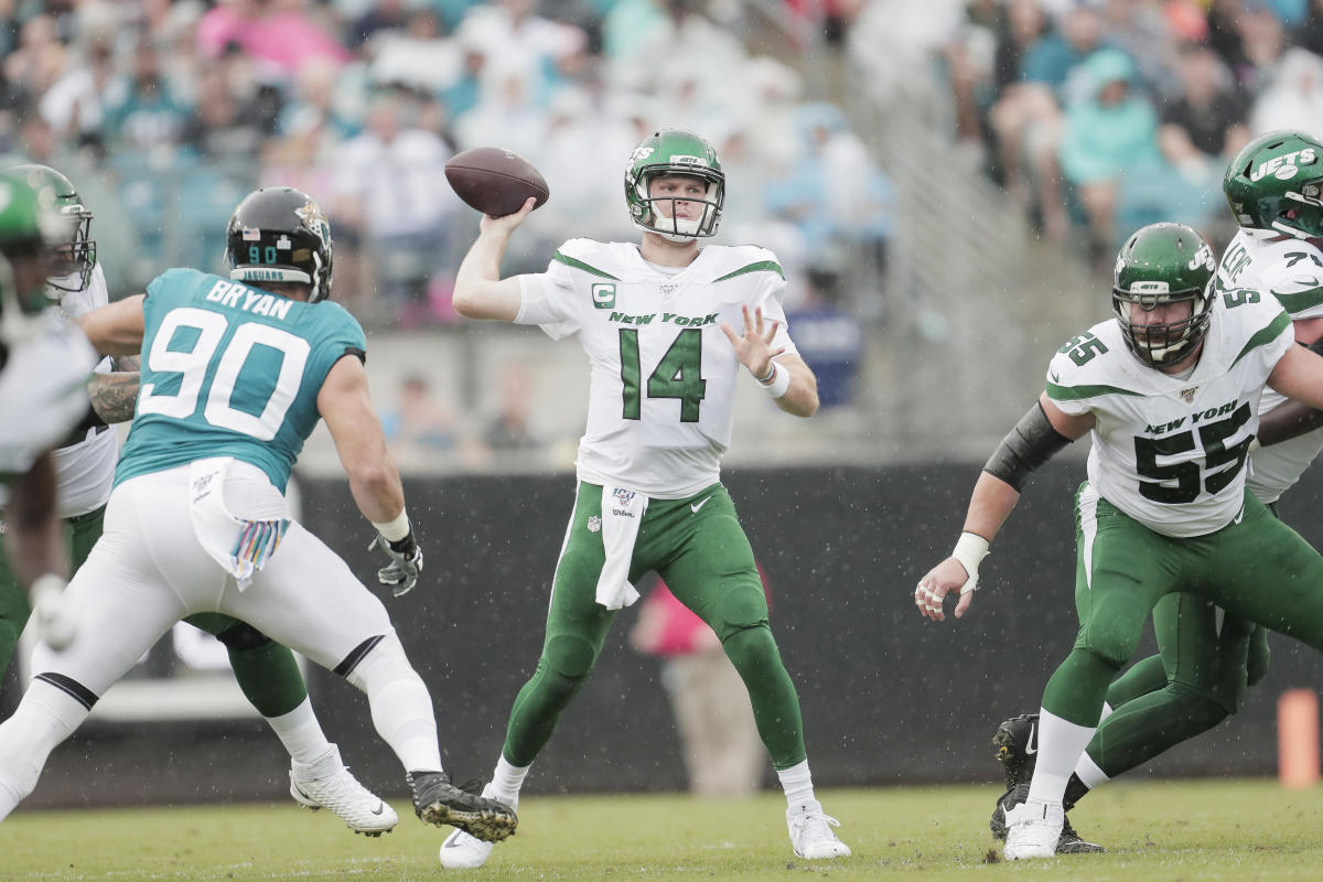 Sam Darnold, New York Jets fall in miserable fashion to the Miami