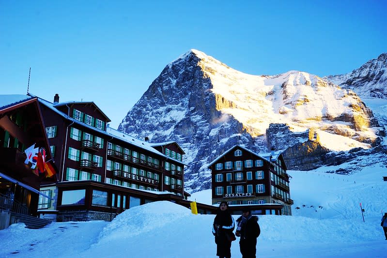 登上少女峰山頂必經的火車站～小夏戴客（Kleine Scheidegg）