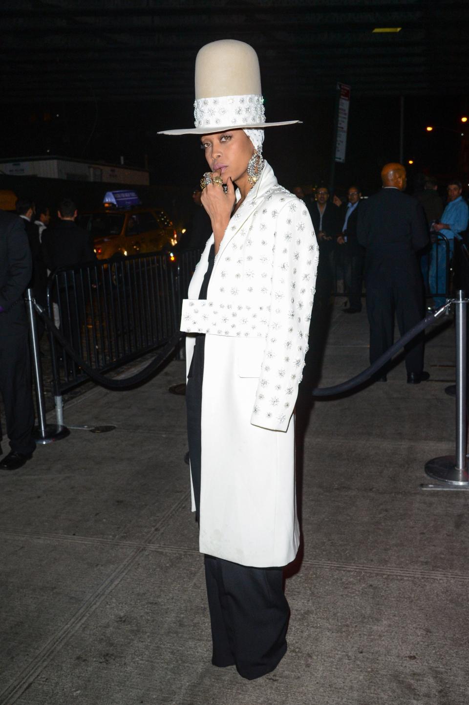 <h1 class="title">Erykah Badu in Givenchy, 2014</h1><cite class="credit">Photo: Getty Images</cite>