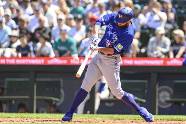 Belt hits tiebreaking homer in 7th as Blue Jays sweep Mets