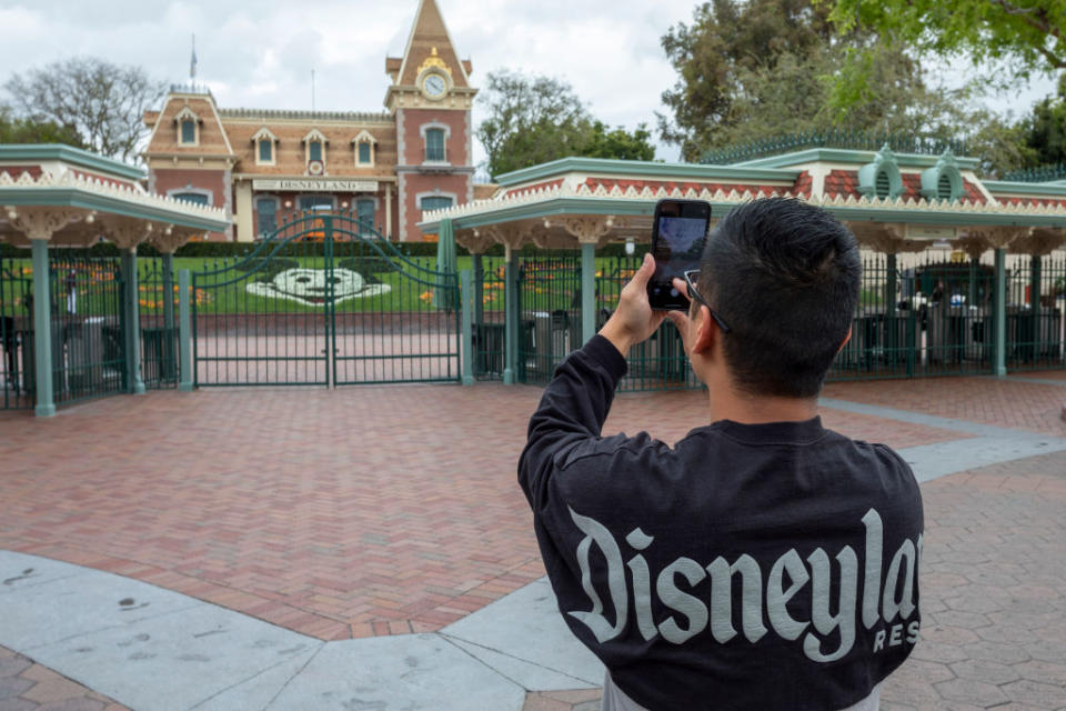 Disneyland and other U.S. theme parks closed in March because of the coronavirus pandemic. (Photo: DAVID MCNEW/AFP via Getty Images) 