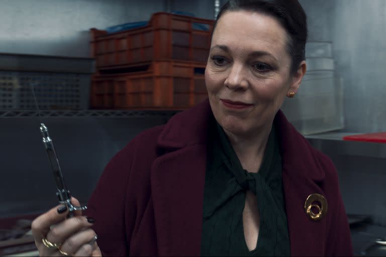 Olivia Colman, como Sonya Falsworth