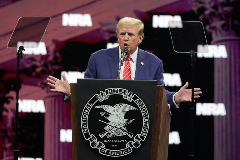 El expresidente Donald Trump habla durante la Convención de la Asociación Nacional del Rifle, el sábado 18 de mayo de 2024, en Dallas.