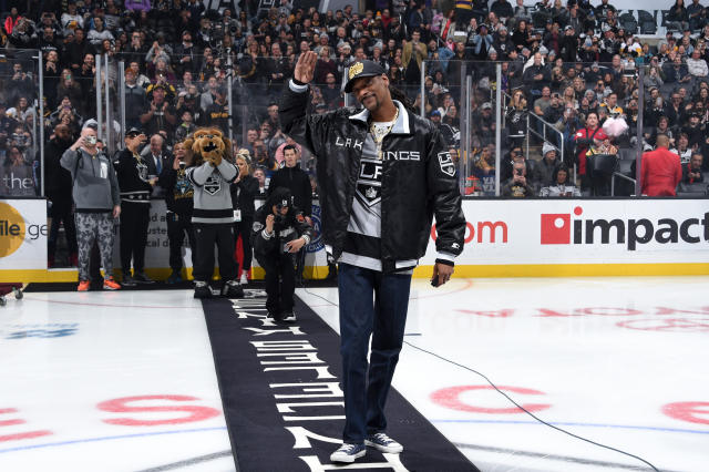 LA Kings - Snoop Dogg is back at Staples Center on