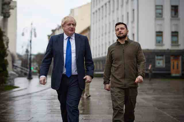 Prime Minister Boris Johnson walks with President of Ukraine Volodymyr Zelensky