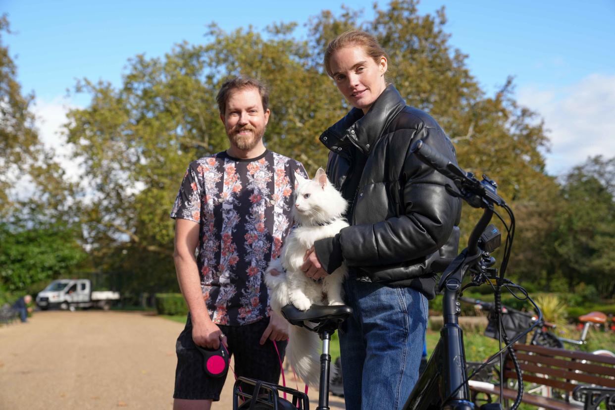 Alexina Graham (right), alongside viral sensations Travis (left) and Sigrid the cat, will be taking part in the challenge. (Beder/VOLT)