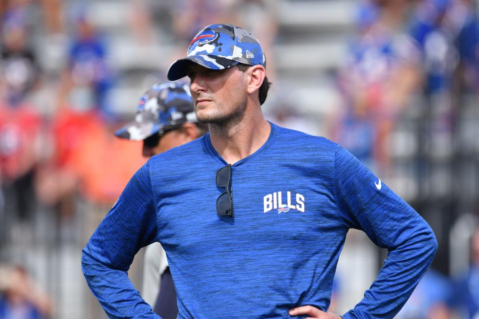 Jul 27, 2022; Pittsford, NY, USA; Buffalo Bills offensive coordinator Ken Dorsey watches the players during training camp at St. John Fisher University. Mandatory Credit: Mark Konezny-USA TODAY Sports