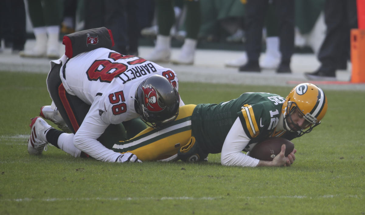 Bucs tackle Donovan Smith doubtful for Packers game