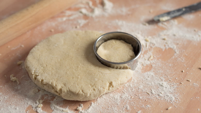 cutting rounds in dough