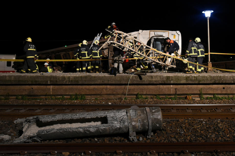 Train derails in Taiwan