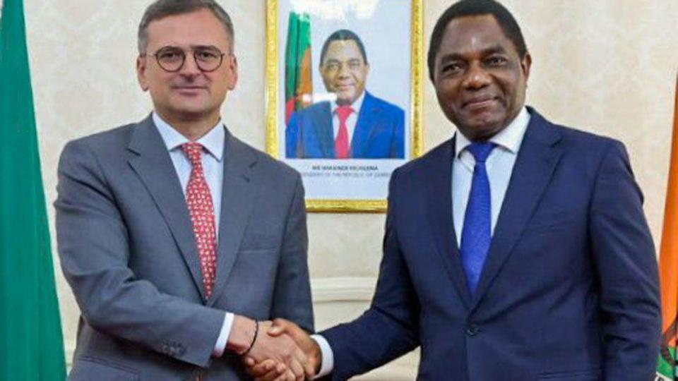 Ukrainian Foreign Minister Dmytro Kuleba (left) shakes hands with Zambian President Hakainde Hichilema