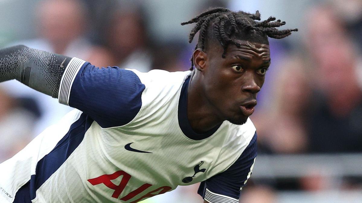 Tottenham suspend Bissouma after laughing gas video