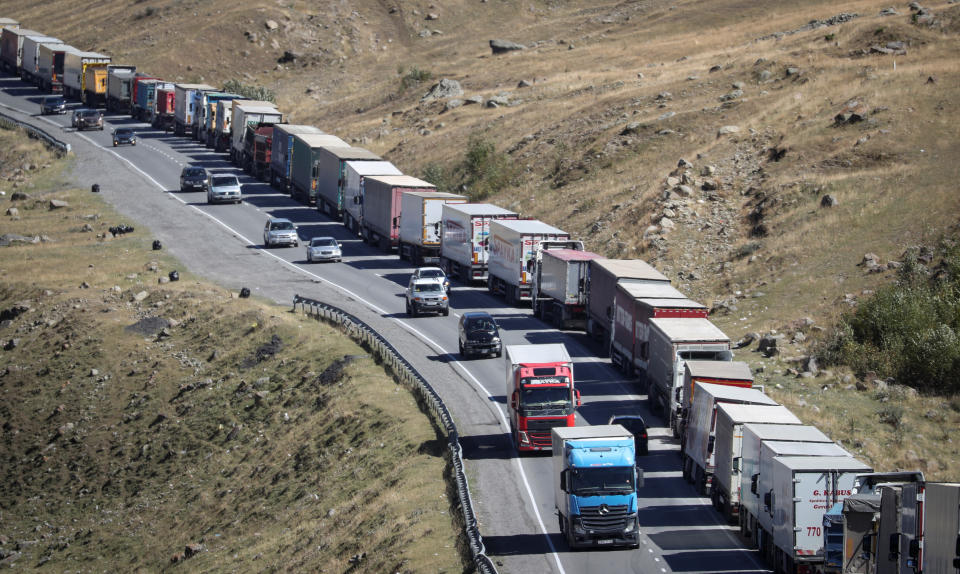 Travellers from Russia drive after crossing the border to Georgia at the at the Zemo Larsi/Verkhny Lars station, Georgia September 26, 2022.  REUTERS/Irakli Gedenidze