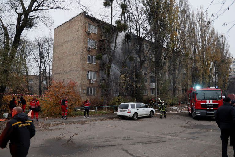 Uno de los misiles golpeó a un edificio residencial