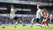 Britain Soccer Football - Tottenham Hotspur v Southampton - Barclays Premier League - White Hart Lane - 8/5/16 Steven Davis scores the second goal for Southampton Reuters / Dylan Martinez Livepic EDITORIAL USE ONLY.