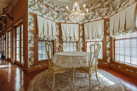 <p><b>Don’t be afraid of: Wallpaper</b></p><p>Call it retro, but wallpaper has made a comeback. Thanks to modern-day design, you’re able to change your wallpaper choice as often as your hair color. Stick-and-peel options allow you to try a new design every couple of weeks until you find the perfect match. When you do, outfit the space in your favorite decor to bring the wallpaper to life, or let it stand alone and shine. <i>Courtesy of <a href="http://www.zillow.com/digs/traditional-unknowns-6549237479/" rel="nofollow noopener" target="_blank" data-ylk="slk:Zillow Digs;elm:context_link;itc:0;sec:content-canvas" class="link ">Zillow Digs</a>.</i></p>