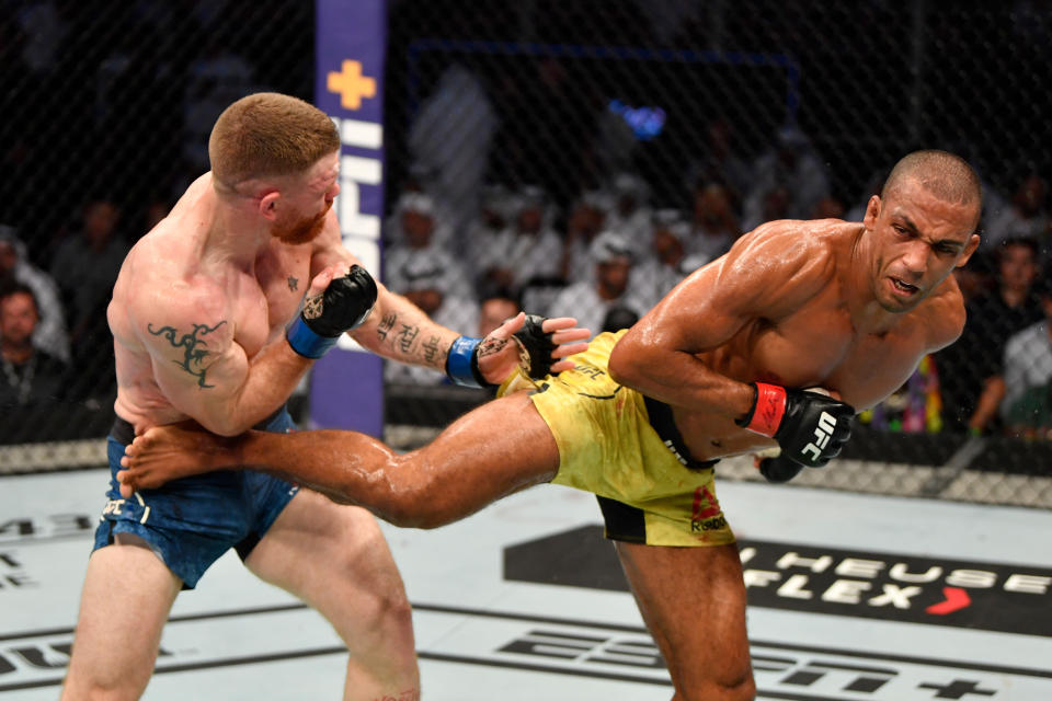 ABU DHABI, UNITED ARAB EMIRATES - SEPTEMBER 07:  (R-L) Edson Barboza of Brazil kicks Paul Felder in their lightweight bout during UFC 242 at The Arena on September 7, 2019 in Yas Island, Abu Dhabi, United Arab Emirates. (Photo by Jeff Bottari/Zuffa LLC/Zuffa LLC via Getty Images)