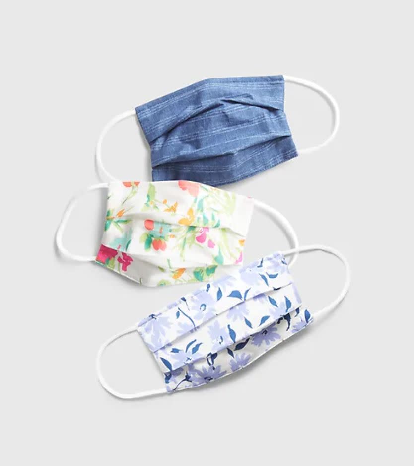 <a href="https://yhoo.it/3gxi8x0" target="_blank" rel="noopener noreferrer">Find the set of three for $15 at Gap</a>.