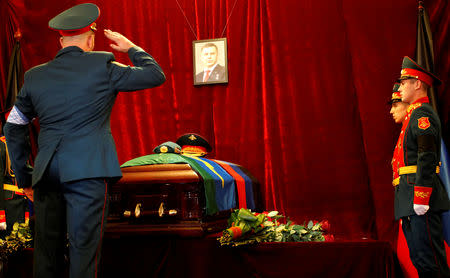 An honour guard stands by the casket of Prime Minister of the self-proclaimed Donetsk People's Republic Alexander Zakharchenko in Donetsk, Ukraine, September 2, 2018. REUTERS/Alexander Ermochenko