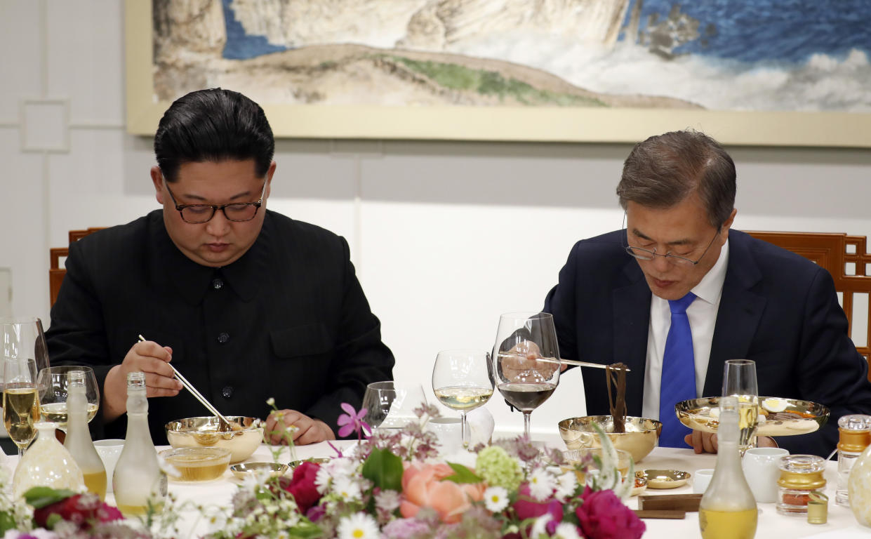 North Korean leader Kim Jong Un (left) and South Korean President Moon Jae-in eating Pyongyang <em>naengmyeon</em> or cold noodles during a banquet in Panmunjom in the Demilitarized Zone in South Korea on 27 April, 2018. (Photo: AP)