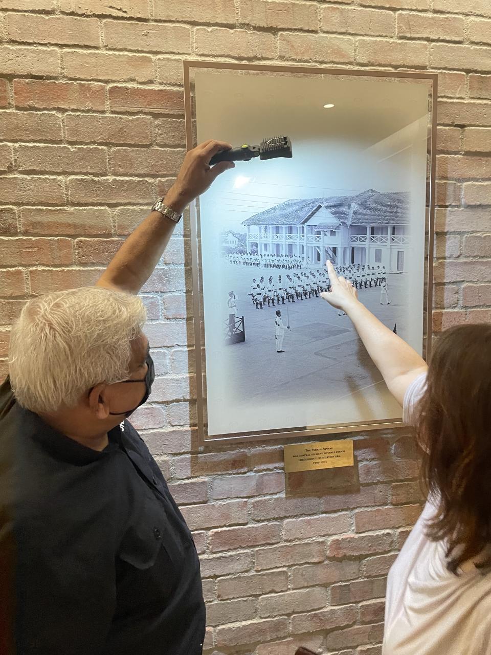 Doorman and my Mum reminiscing about a bygone era (Photo: Stephanie Zheng)