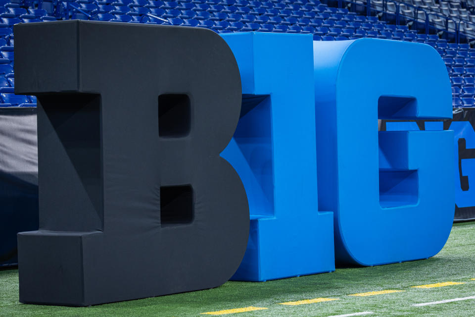 Will the Big Ten expand to 20 schools by adding Oregon, Washington, Stanford and Cal? It's possible. (Michael Hickey/Getty Images)