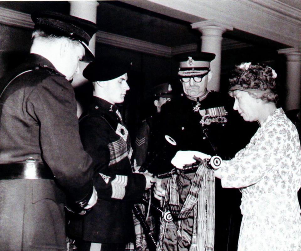 York Press: Bob Etherton cuando conoció a la entonces Princesa Real, la Princesa María, en 1961