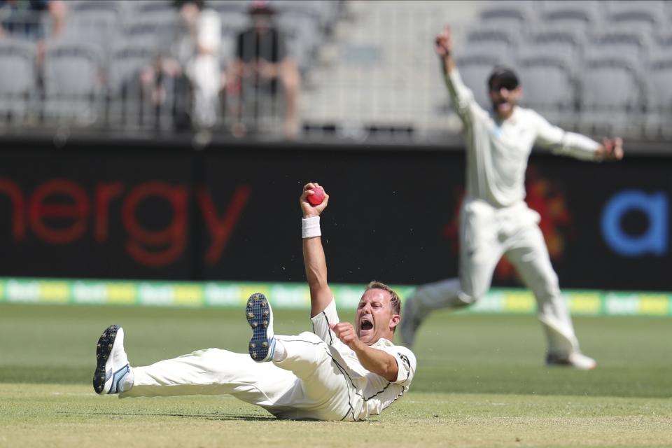 New Zealand's Neil Wagner celebrates catching Australia's David Warner during play in their cricket test in Perth, Australia, Thursday, Dec. 12, 2019. (AP Photo/Trevor Collens)