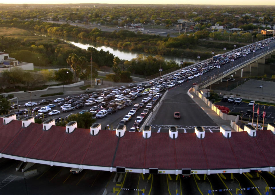 Morning commuters from Nuevo Laredo, Mexico, line up on the Lincoln–Juarez bridge over the Rio Grande. / Credit: Don Bartletti/Los Angeles Times via Getty Images