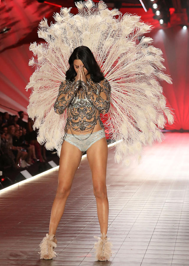 Adriana Lima Tears Up on the Runway During Her Final Victoria's Secret Show  - Yahoo Sports