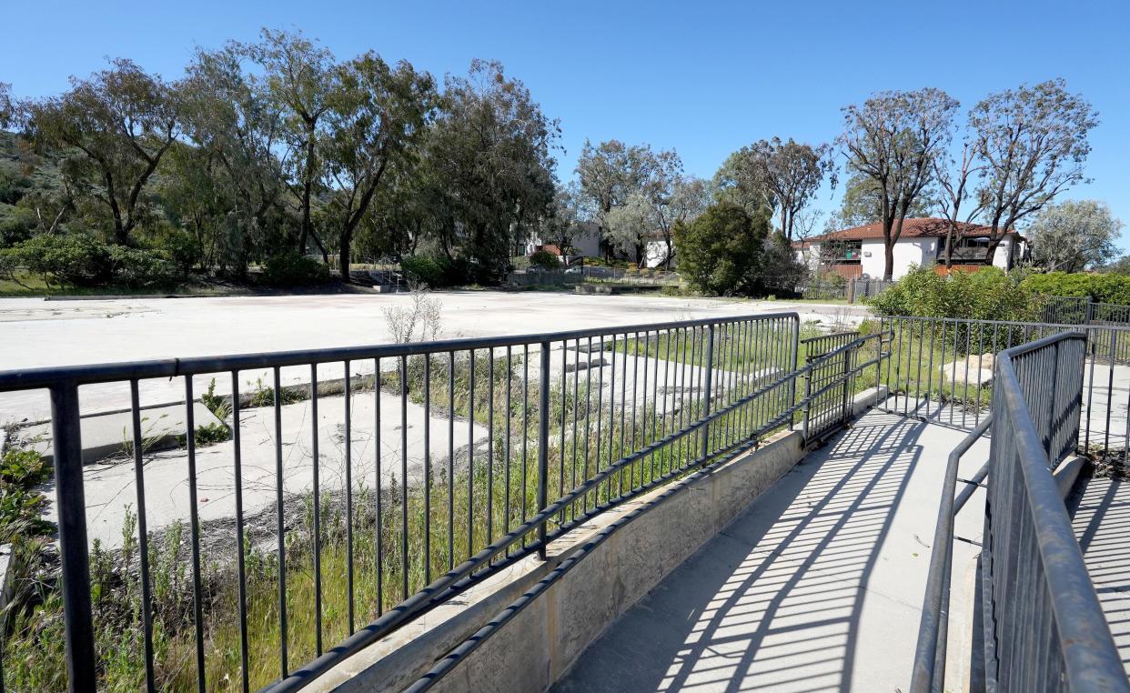 A state-of-the-art cancer center in Thousand Oaks operated by Los Robles Health System is being proposed for a vacant property at 400 E. Rolling Oaks Drive. Hardscaping from the former Young Set Club, a daycare demolished around 2019, remains visible at the site.