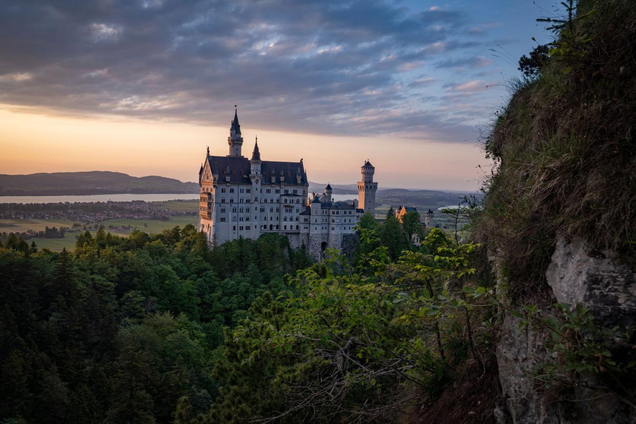 Neuschwanstein castle sits in the foothills of the Alps on Germany’s southern edge ((c) Copyright 2023, dpa (www.dpa.de). Alle Rechte vorbehalten)