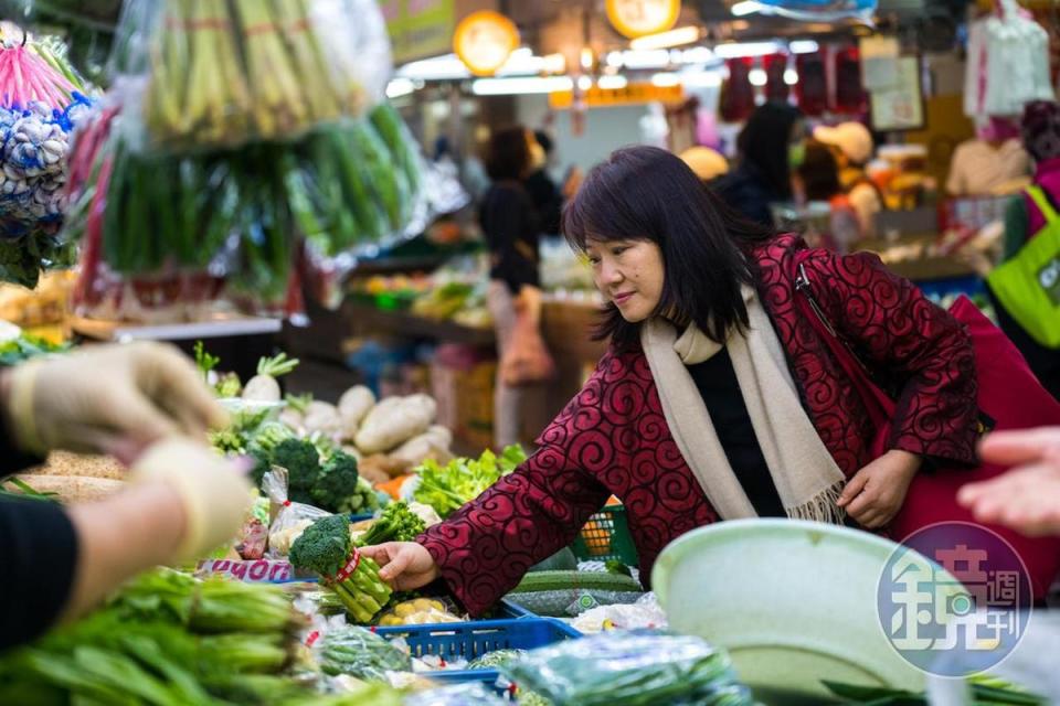 美食生活作家韓良憶，著迷在市場裡翻找四季豐美。