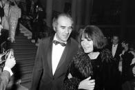 En 1977, après onze années d'amour faites de hauts et bas, Juliette Gréco et Michel Piccoli divorcent, sur une décision de la chanteuse. Une séparation qui a laissé des traces chez Michel Piccoli. Dans son autobiographie, il racontait avoir souffert à cette époque : <em>"Un jour, elle m'a dit : 'Va-t-en !' Presque de cette façon. Cela a été douloureux, de mon côté en tout cas"</em>. Très discrète dans les médias, Juliette Gréco ne reviendra que très peu - si ce n'est pour dire 'pas du tout' - en public sur ce divorce.