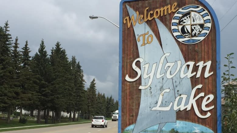 Town of Sylvan Lake extends smoking ban to include beaches, playgrounds and municipal facilities