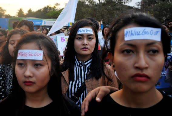 Mujeres marchan en Washington y en el resto del mundo en 1er día completo de Trump