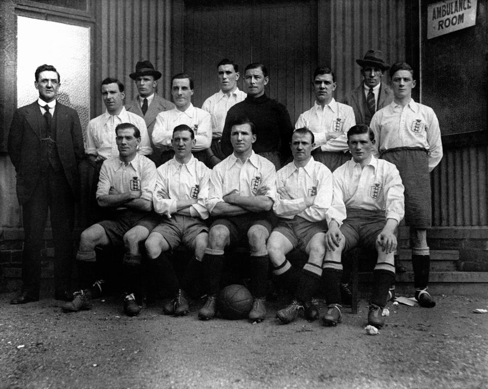 <p>7 Bob Kelly<br> Age: 34 years 136 days<br> Scored against Scotland 1928<br>England team: (Top l-r) Mellor (trainer), Bert Smith (Tottenham Hotspur), Percival ‘Percy’ Barton (Birmingham City), Henry ‘Harry’ Chambers (Liverpool), Thomas ‘Tommy’ Smart (Aston Villa), Harold Gough (Sheffield United), John Silcock (Manchester United), Ernest ‘Ernie’ Simms (Luton Town), George Wilson (Sheffield Wednesday). (l-r Front) Samuel ‘Sam’ Chedgzoy (Everton), Robert ‘Bob’ Kelly (Burnley), Arthur Grimsdell (Tottenham Hotspur), Herbert ‘Bert’ Bliss (Tottenham Hotspur) and James ‘Jimmy’ Dimmock (Tottenham Hotspur) </p>