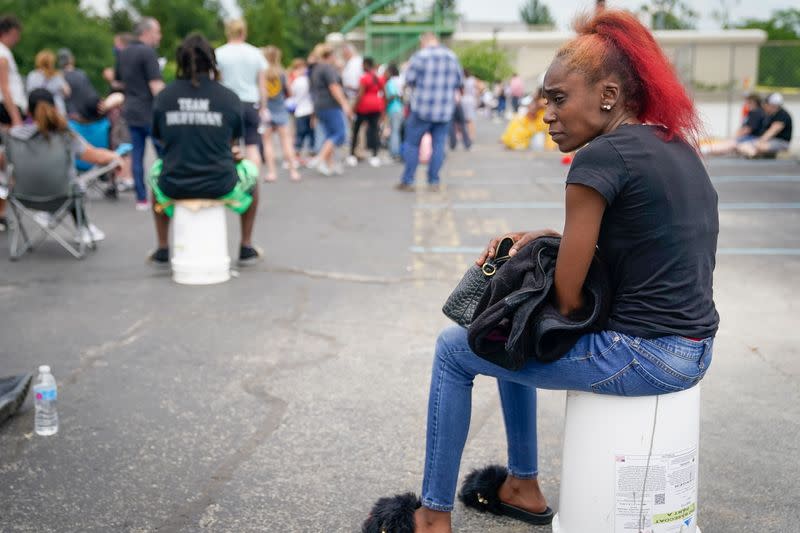 Thousands line up outside unemployment office in Frankfort