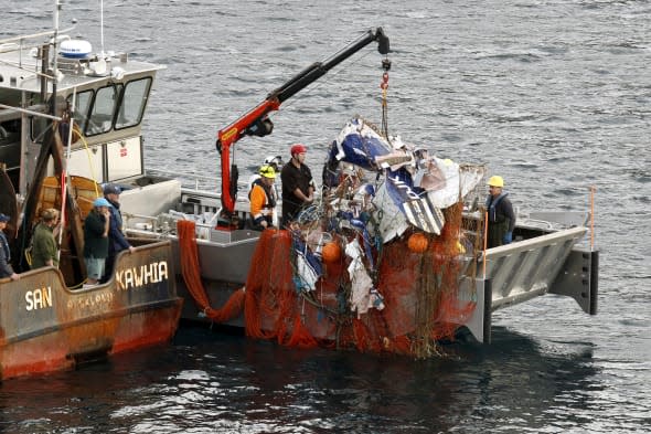 New Zealand Boat Catches Plane wreckage@AP