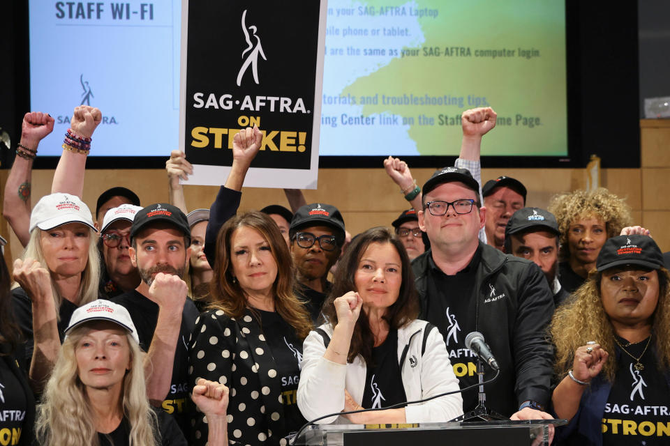 代表16萬名影視演員的「美國演員工會暨美國廣播電視演員工會聯合會」（SAG-AFTRA）宣布，工會成員將於13日午夜開始罷工。（路透社）