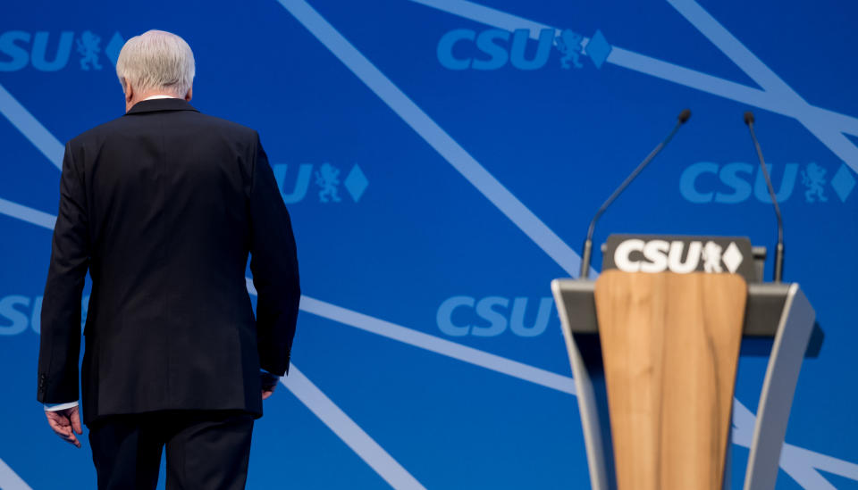 Manöviert sich immer weiter ins Abseits: CSU-Politiker Horst Seehofer. (Bild: Sven Hoppe/dpa)