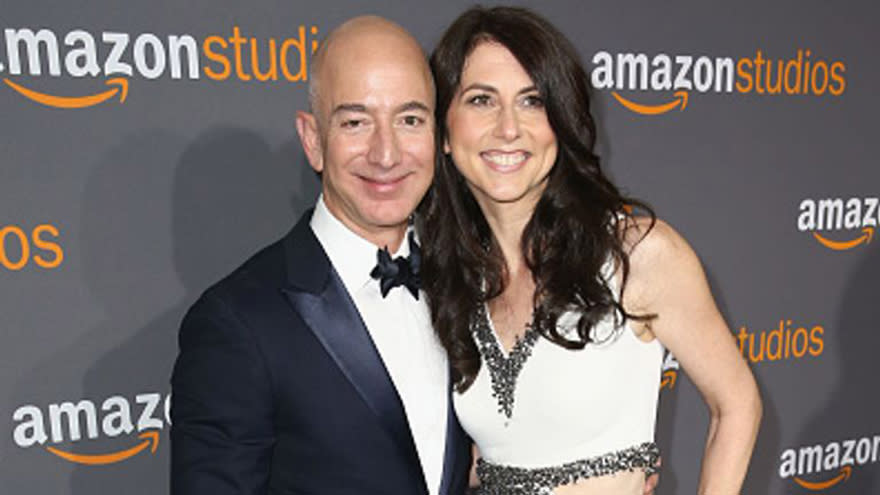 Bezos le dio a su exesposa una participación del 4% en Amazon, valorada en $36,000 millones