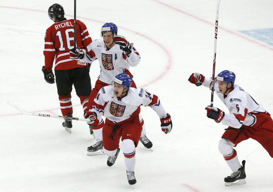 Czech Republic's Jakub Vrana (24), Ronald Knot (R) and Radek Faksa celebrate a goal against Canada by teammate Michal Plutnar, not seen, as Canada's during the second period of their IIHF World Junior Championship ice hockey game in Malmo, Sweden, December 28, 2013. REUTERS/Alexander Demianchuk (SWEDEN - Tags: SPORT ICE HOCKEY)