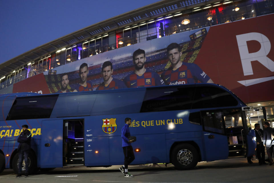 Barcelona's Gerard Pique arrives at the Camp Nou stadium, ahead of a Spanish La Liga soccer match between Barcelona and Real Madrid in Barcelona, Spain, Wednesday, Dec. 18, 2019. Thousands of police and private security personnel were deployed Wednesday in and around Barcelona's Camp Nou stadium to ensure that a protest over Catalonia's separatist movement does not disrupt one of the world's most-watched soccer matches. (AP Photo/Joan Monfort)