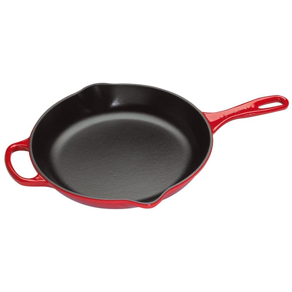 7) Le Creuset Signature Skillet