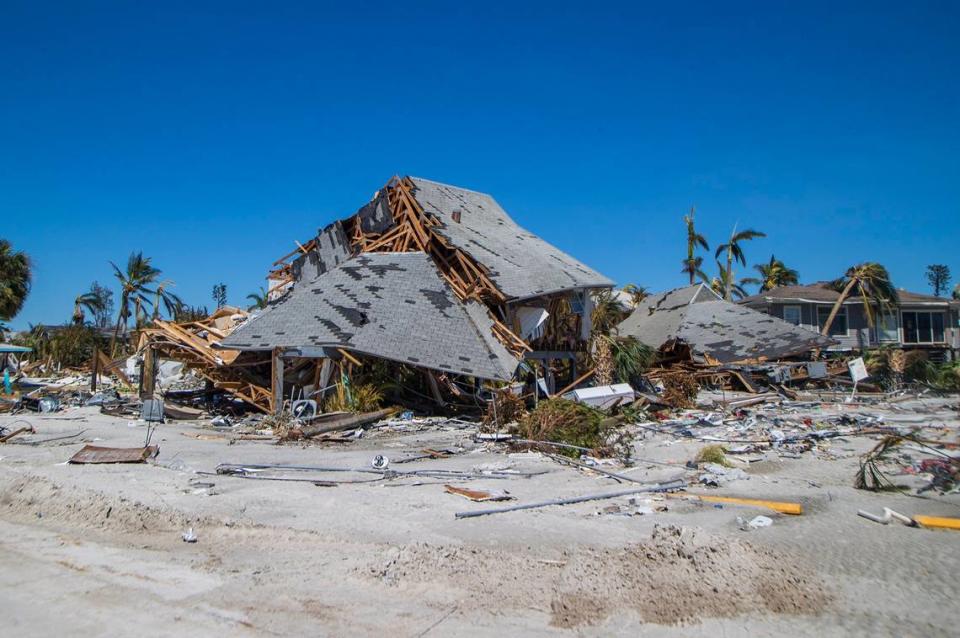 Escenas de destrucción a lo largo de Estero Boulevard en Fort Myers Beach dos días después de que el huracán Ian golpeara la costa oeste de la Florida como una tormenta de categoría 4.