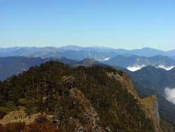 丹大林道傳出登山客墬谷身亡，身分不明。（圖／翻攝自林務局）