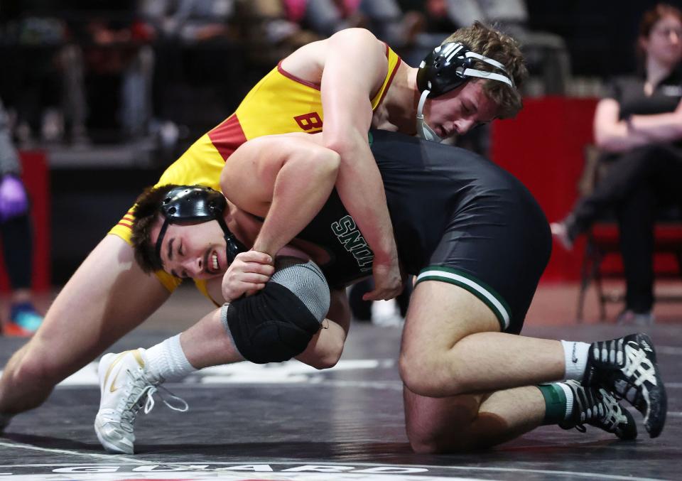 Landen Shurtleff, Payson, beats Isaac McGee, Mountain View, at 190 lbs. in the 4A boys wrestling state championships at UVU in Orem on Saturday, Feb. 17, 2024. | Jeffrey D. Allred, Deseret News