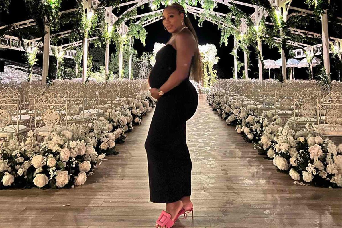 Pregnant Serena Williams Shows Off Her Bump in Italy 'Trying to Figure