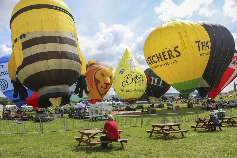 <p>Hot air Balloons are being tethered as balloonists prepare to launch at the Bristol international balloon fiesta held on August 10, 2017 in Avon, England. (Photo: Amer Ghazzal/Barcroft Images) </p>